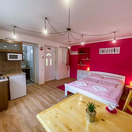 Julia Apartman Pacir Exterior foto